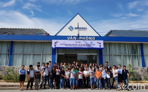 Sinh viên trường Đại học Kinh tế Tài chính TP. HCM (UEF) và trẻ em làng SOS TP. HCM tham quan và trải nghiệm thực tế Công ty Secoin